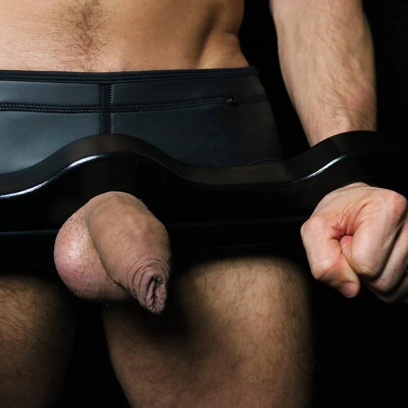 black-wooden-cockring-pillory1